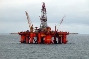 Oil_platform_in_the_North_SeaPros